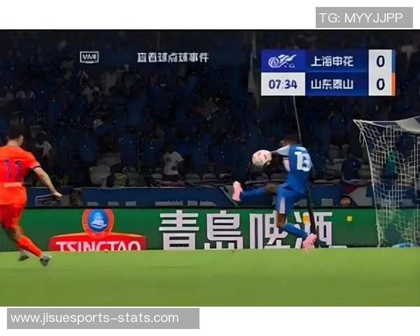 中超赛场惊现冷门里昂大胜尤文图斯引发争议判罚热议