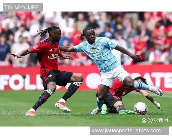 世界杯激战巴黎圣日耳曼逆转曼联红牌争议引发全场热议