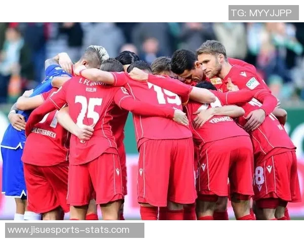 德甲焦点战拜仁与AC米兰握手言和争议判罚引发全场热议